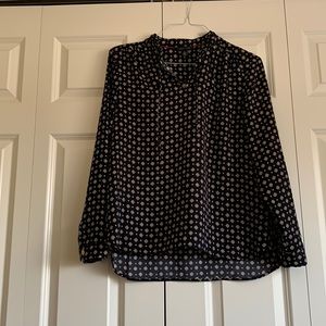 Tommy Hilfiger brand, size medium popover top in navy pattern.